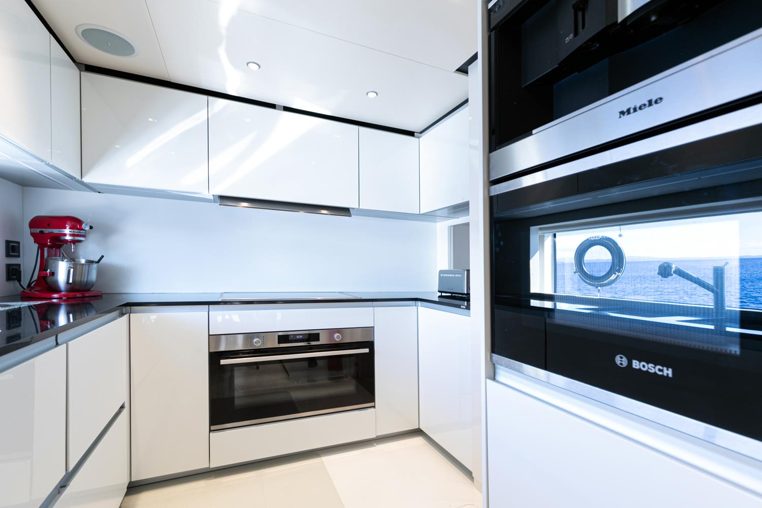 2020 CUSTOM LINE 106 